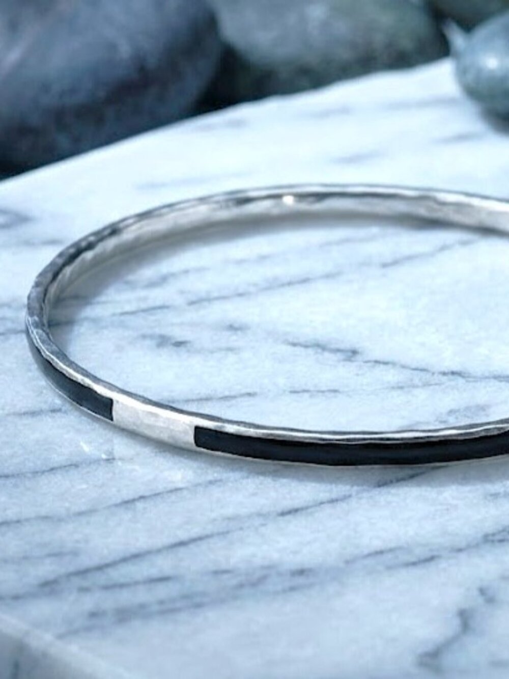 Ippolita Thin, Hammered, Black Enamel Bangle Size Medium